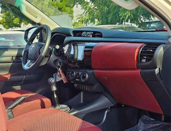 Toyota Hilux SINGLE CABIN BASIC / 5 + 2 HOOKS LONG BODY / 2.4L DIESEL M/T / PWR WINDOWS