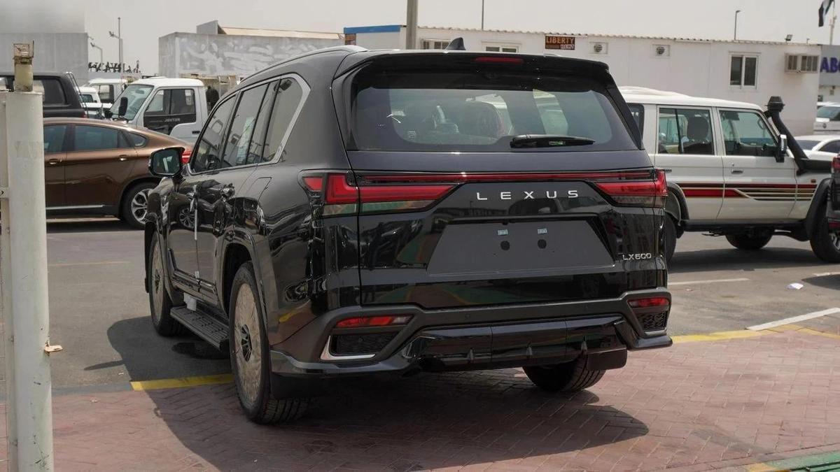 Lexus LX600 FSport 3.5L V6 5 Seats-4-4