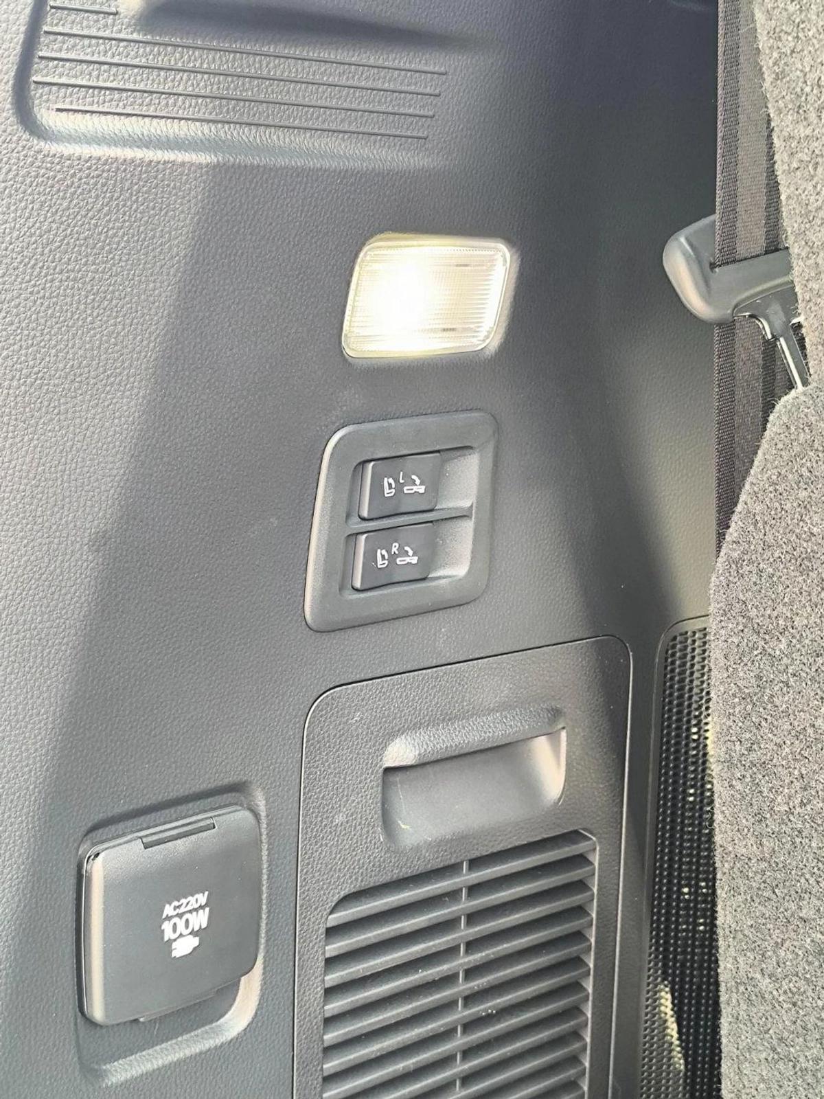 Toyota Land Cruiser LAND CRUISER VXR 3.3L DIESEL-8-8