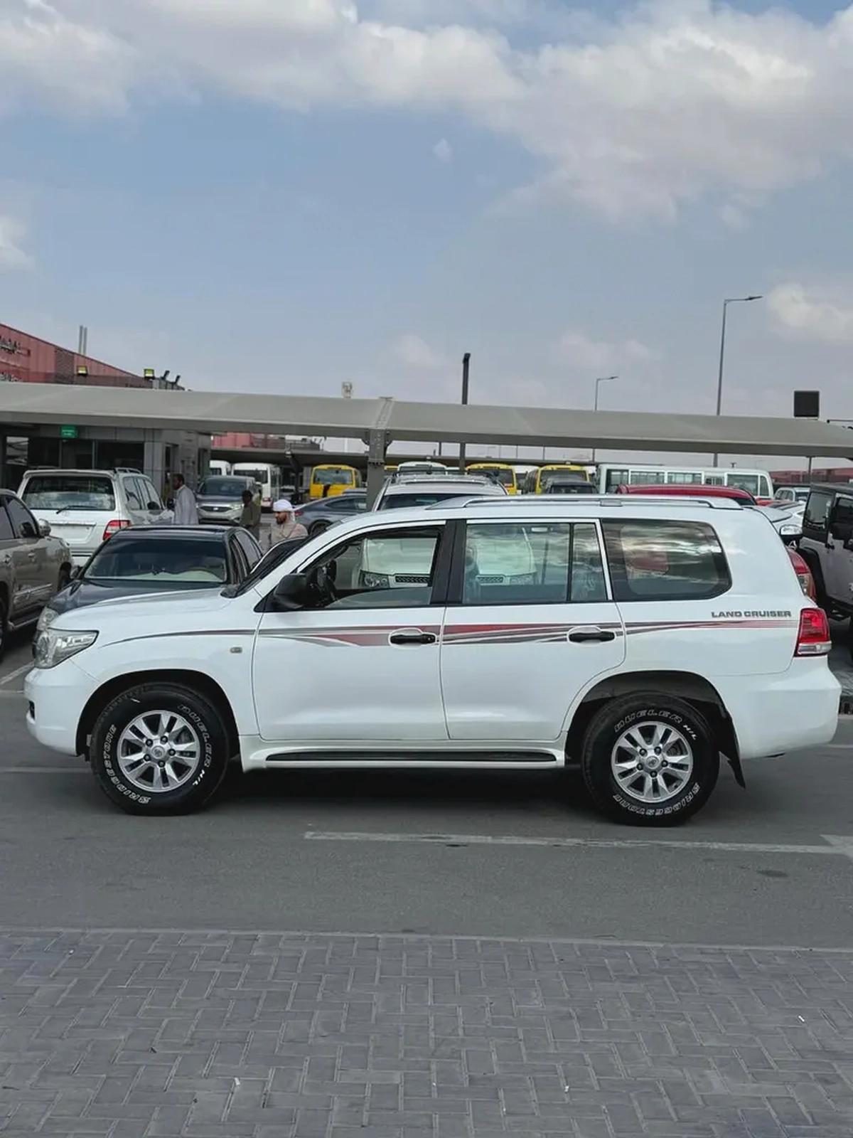 Land Cruiser DIESEL manual V8 calen car 2011-2-2