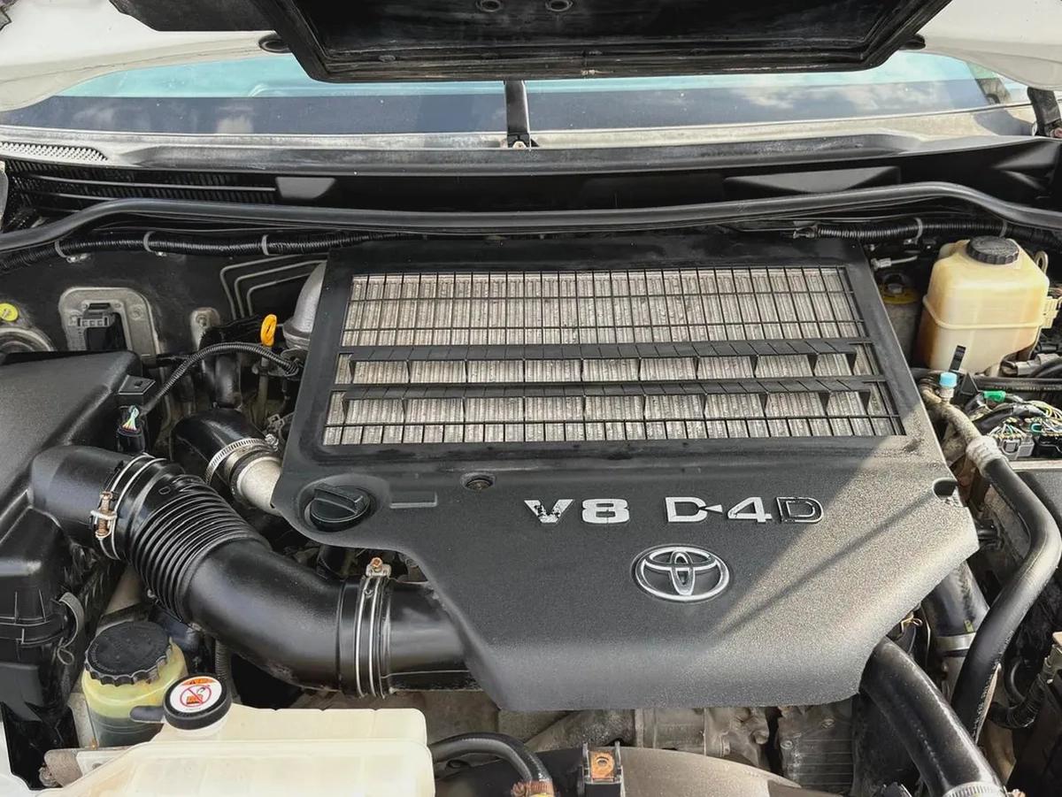 Land Cruiser DIESEL manual V8 calen car 2011-11-11