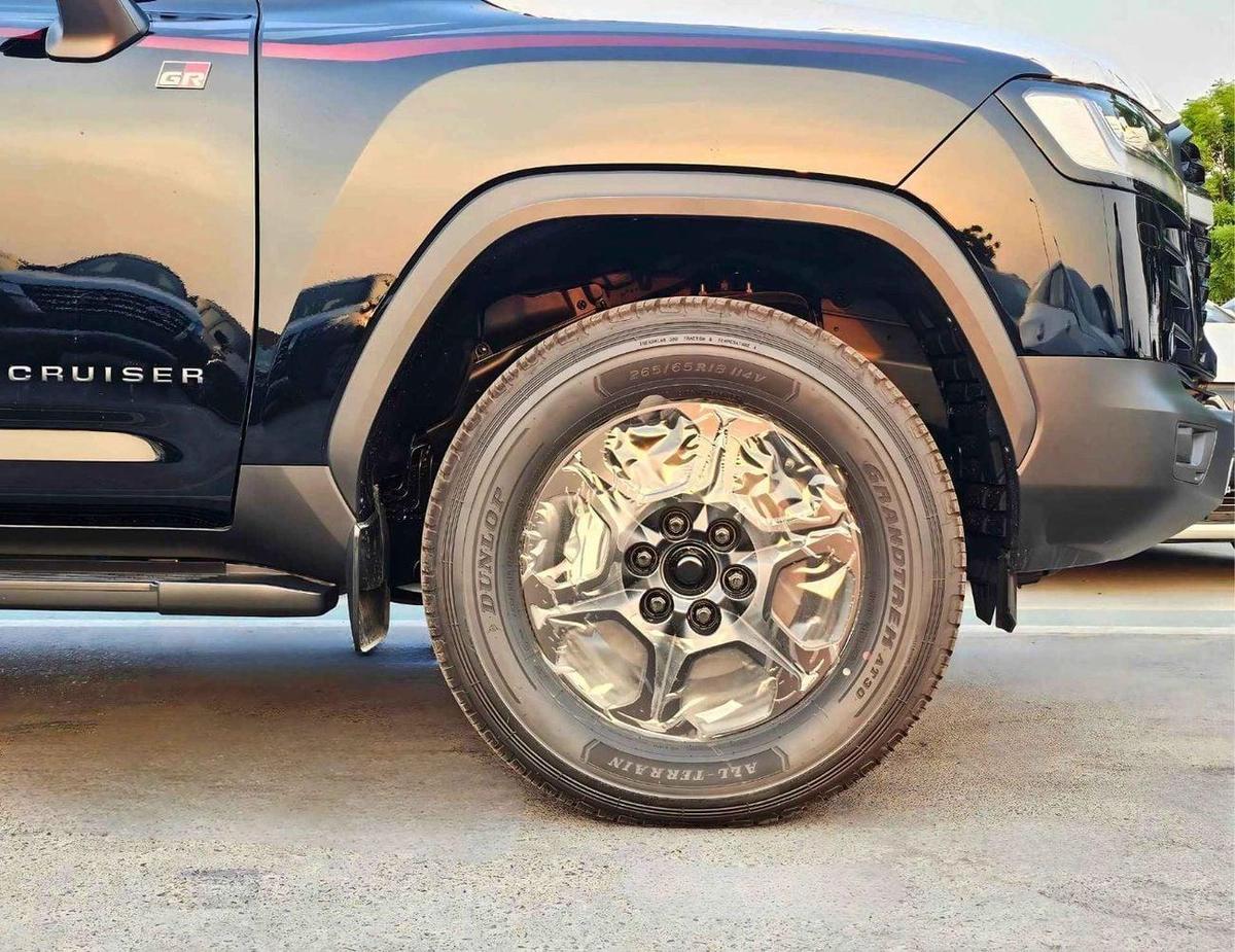 Toyota Land Cruiser GR SPORT TWIN TURBO / 3.5L PETROL V6 / RADAR / BIG DVD/REAR ENTERTAINMENT DVD/COOL BOX (CODE#LC3GRH)-7-7