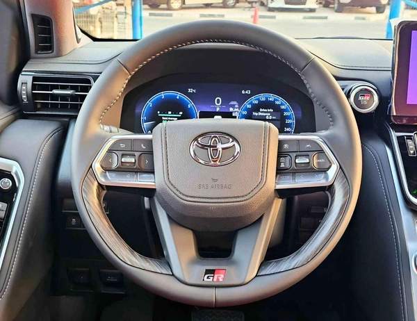 Toyota Land Cruiser GR SPORT TWIN TURBO / 3.5L PETROL V6 / RADAR / BIG DVD/REAR ENTERTAINMENT DVD/COOL BOX (CODE#LC3GRH)