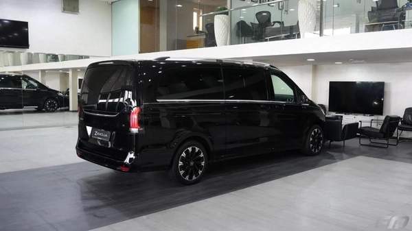 New Mercedes Benz V300 2025
