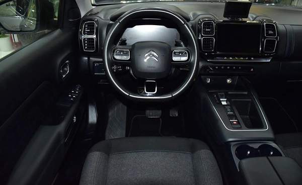 Citroen C5 AirCross ( 2023 Model ) in Silver Color GCC Specs