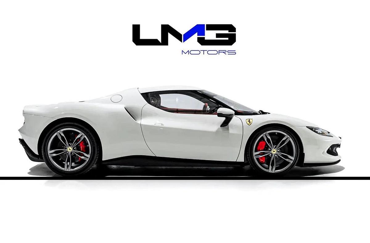 296 GTB | FRONTLIFT | TWO TONE INTERIOR | ENGINE COVERS IN CARBON FIBRE | MATTE GREY WHEELS-2-2