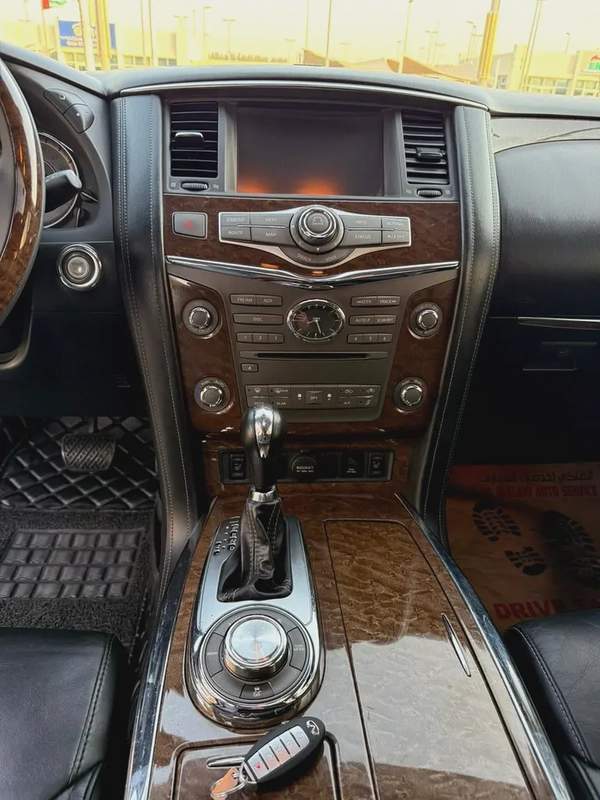 Infiniti QX80 Standard 2016 - GCC Specs - Well Maintained