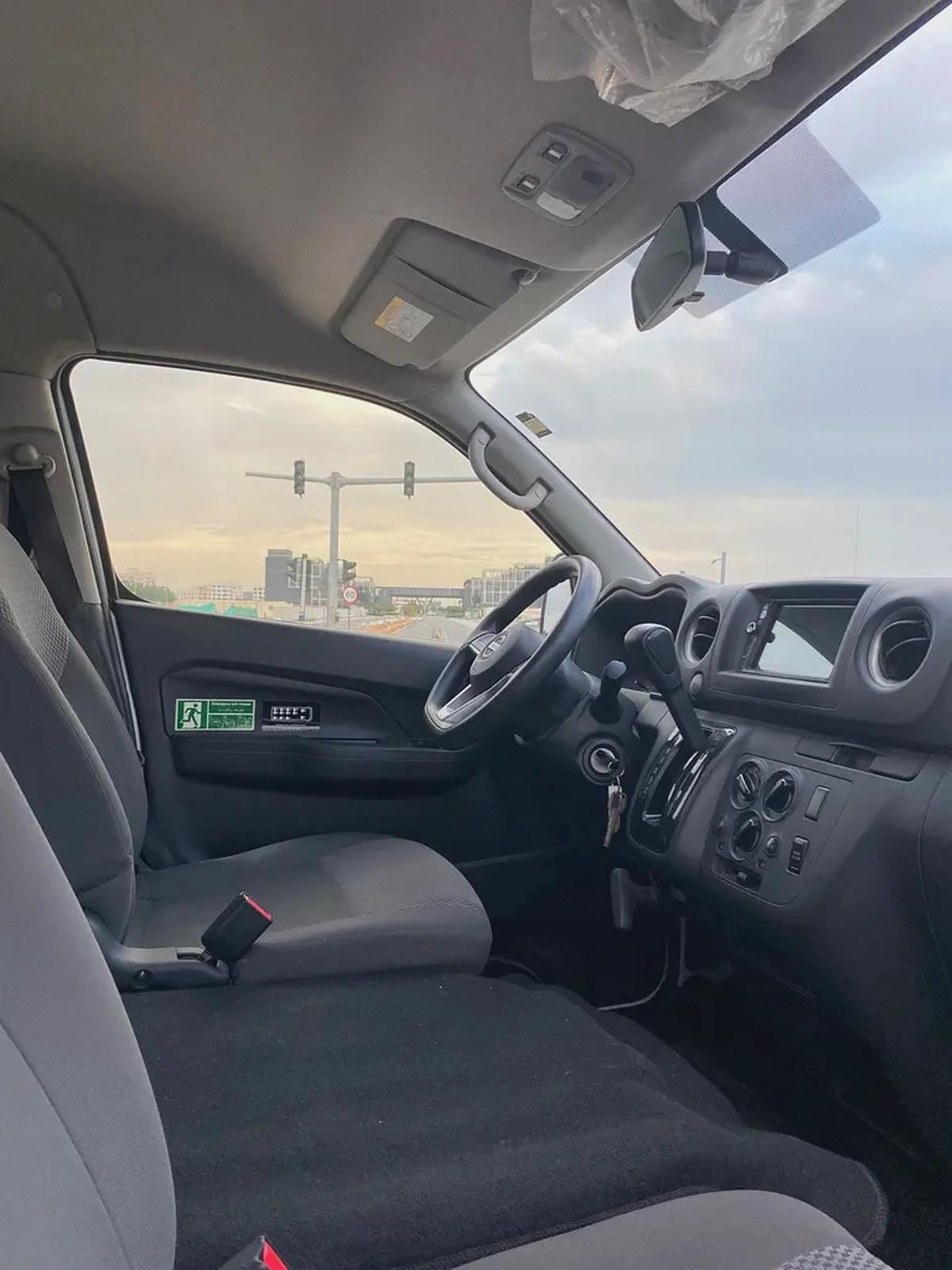 2023 Nissan Urvan NV350 automatic GCC Specs-10-10