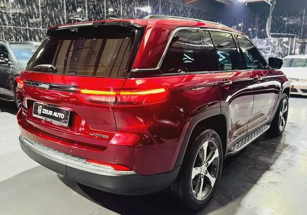 Jeep Grand Cherokee 2024 GCC specs for 155,000.00 AED