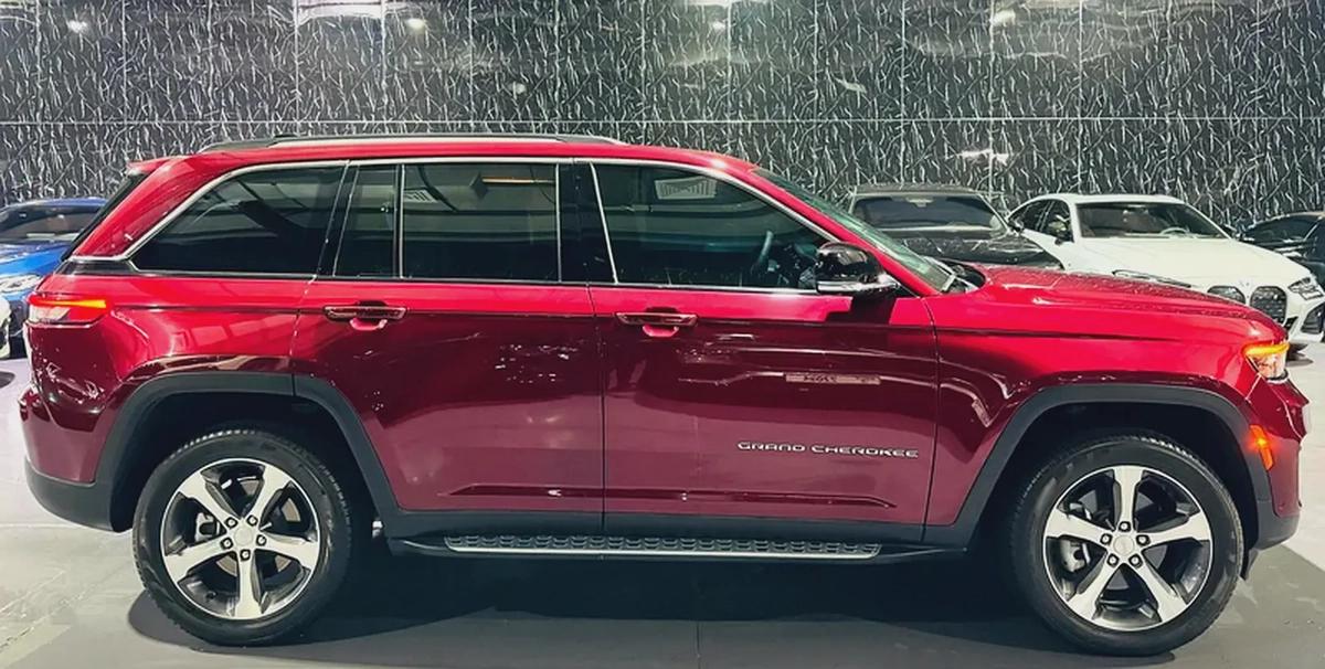 Jeep Grand Cherokee 2024 GCC specs for 155,000.00 AED-7-7