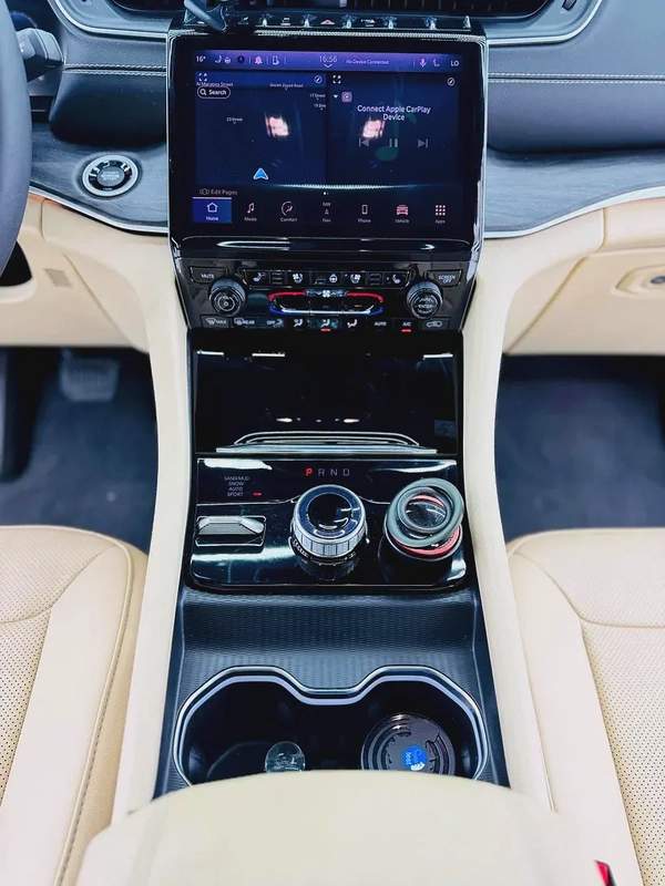 Jeep Grand Cherokee 2024 GCC specs for 155,000.00 AED