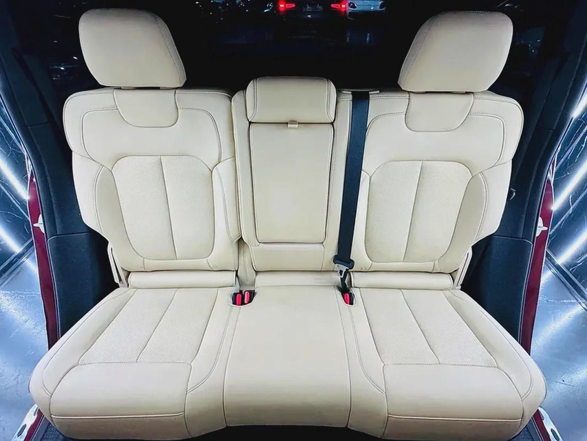 Jeep Grand Cherokee 2024 GCC specs for 155,000.00 AED-15-15