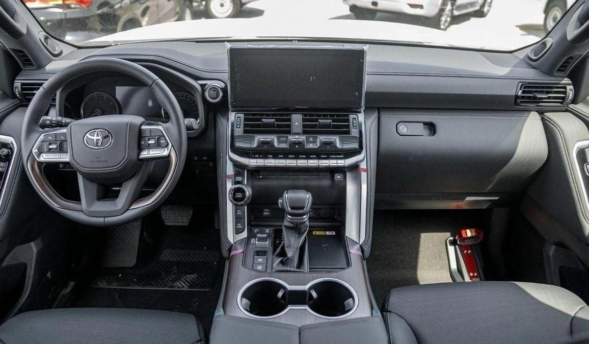 Toyota Land Cruiser LC300 VX 3.3D AT MY2025 – BLACK-9-9