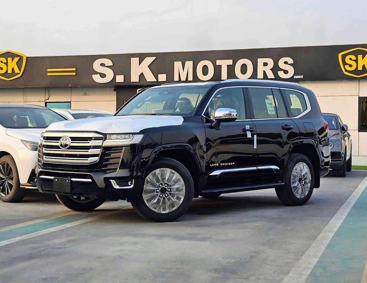 Toyota Land Cruiser VX LC300 | 4.0L V6 PETROL | RADAR | POWER SEATS | BIG DVD | JBL SPEAKERS | 360* CAMERA | SUNROOF | F-0-0
