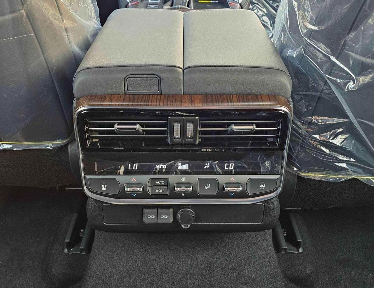 Toyota Land Cruiser VX LC300 | 4.0L V6 PETROL | RADAR | POWER SEATS | BIG DVD | JBL SPEAKERS | 360* CAMERA | SUNROOF | F-11-11