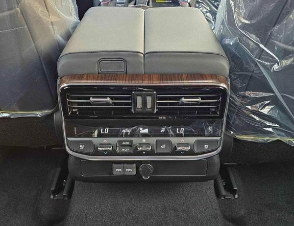 Toyota Land Cruiser VX LC300 | 4.0L V6 PETROL | RADAR | POWER SEATS | BIG DVD | JBL SPEAKERS | 360* CAMERA | SUNROOF | F