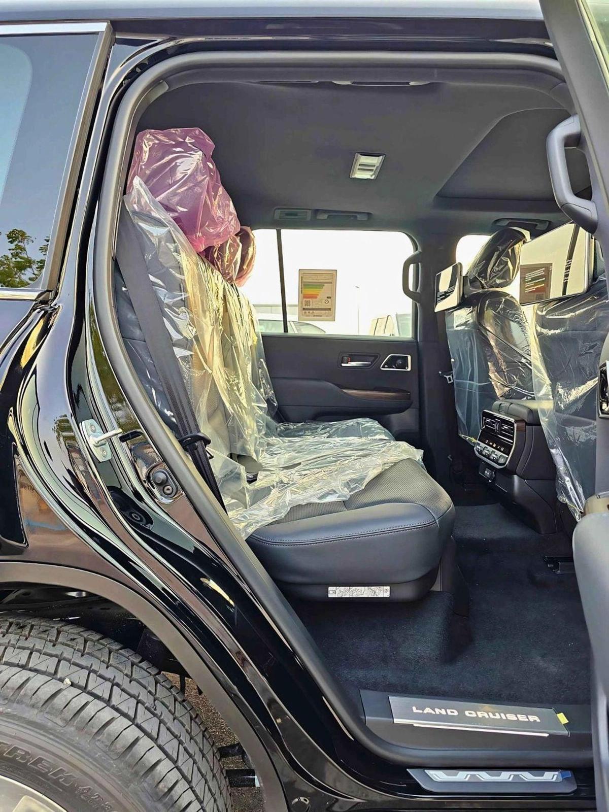 Toyota Land Cruiser VX LC300 | 4.0L V6 PETROL | RADAR | POWER SEATS | BIG DVD | JBL SPEAKERS | 360* CAMERA | SUNROOF | F-16-16