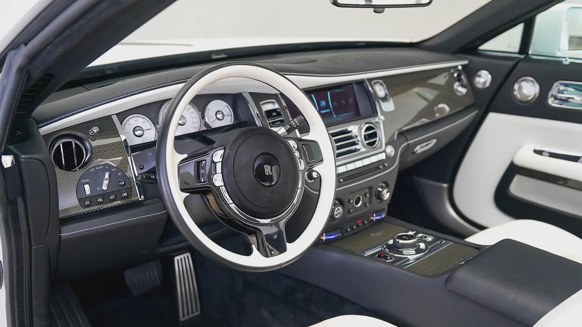 Special Offer | AED 24,536 PM | Up to 3 Years Warranty | 2019 Rolls-Royce Dawn Black Badge-3-3