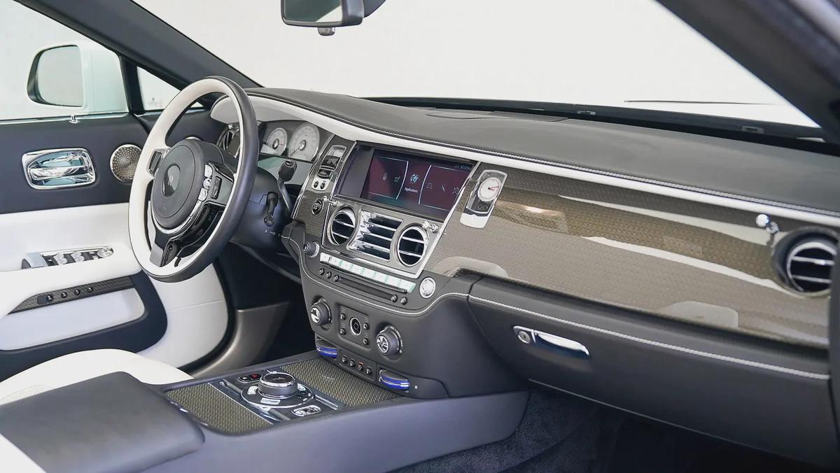 Special Offer | AED 24,536 PM | Up to 3 Years Warranty | 2019 Rolls-Royce Dawn Black Badge-5-5