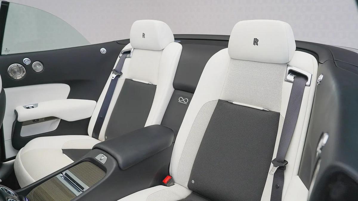 Special Offer | AED 24,536 PM | Up to 3 Years Warranty | 2019 Rolls-Royce Dawn Black Badge-6-6