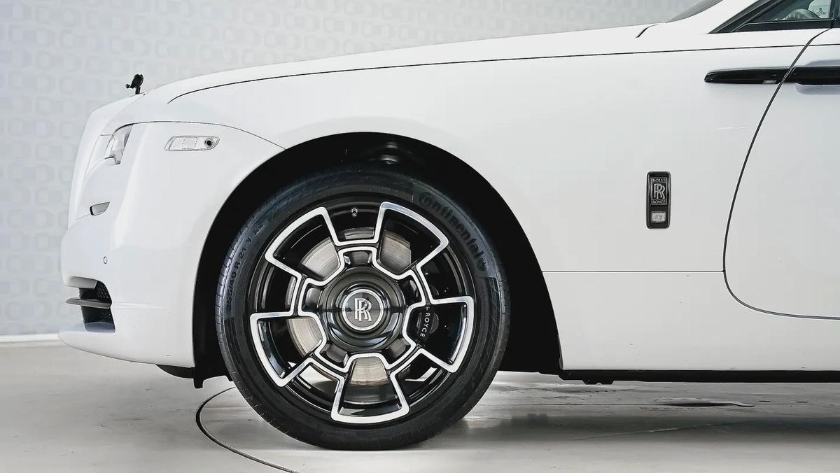 Special Offer | AED 24,536 PM | Up to 3 Years Warranty | 2019 Rolls-Royce Dawn Black Badge-10-10