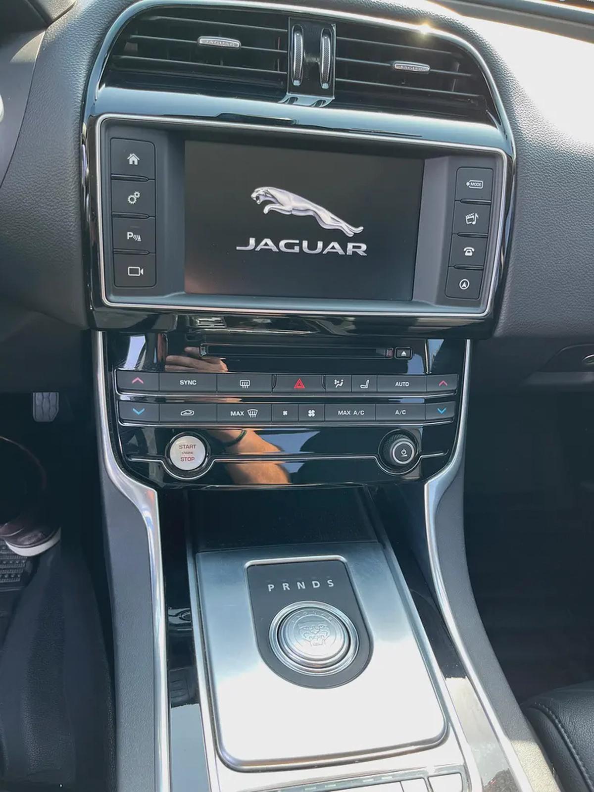 Jaguar xe-9-9
