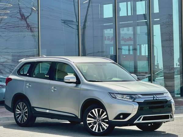 925-Monthly l GCC l 4wd, Cruise, Camera l Accident Free