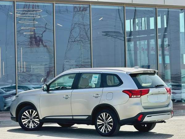 925-Monthly l GCC l 4wd, Cruise, Camera l Accident Free