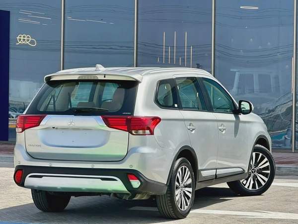 925-Monthly l GCC l 4wd, Cruise, Camera l Accident Free