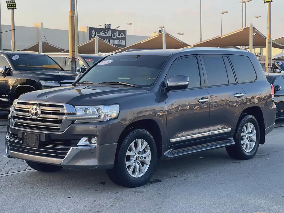 Toyota Land Cruiser GXR 2017 - GCC Specs - Perfect Condition-1-1