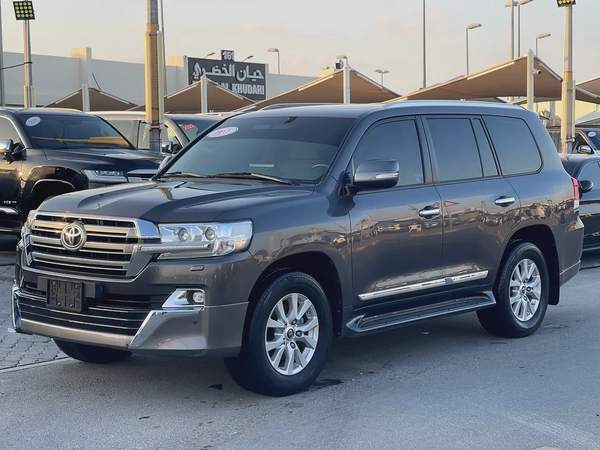 Toyota Land Cruiser GXR 2017 - GCC Specs - Perfect Condition