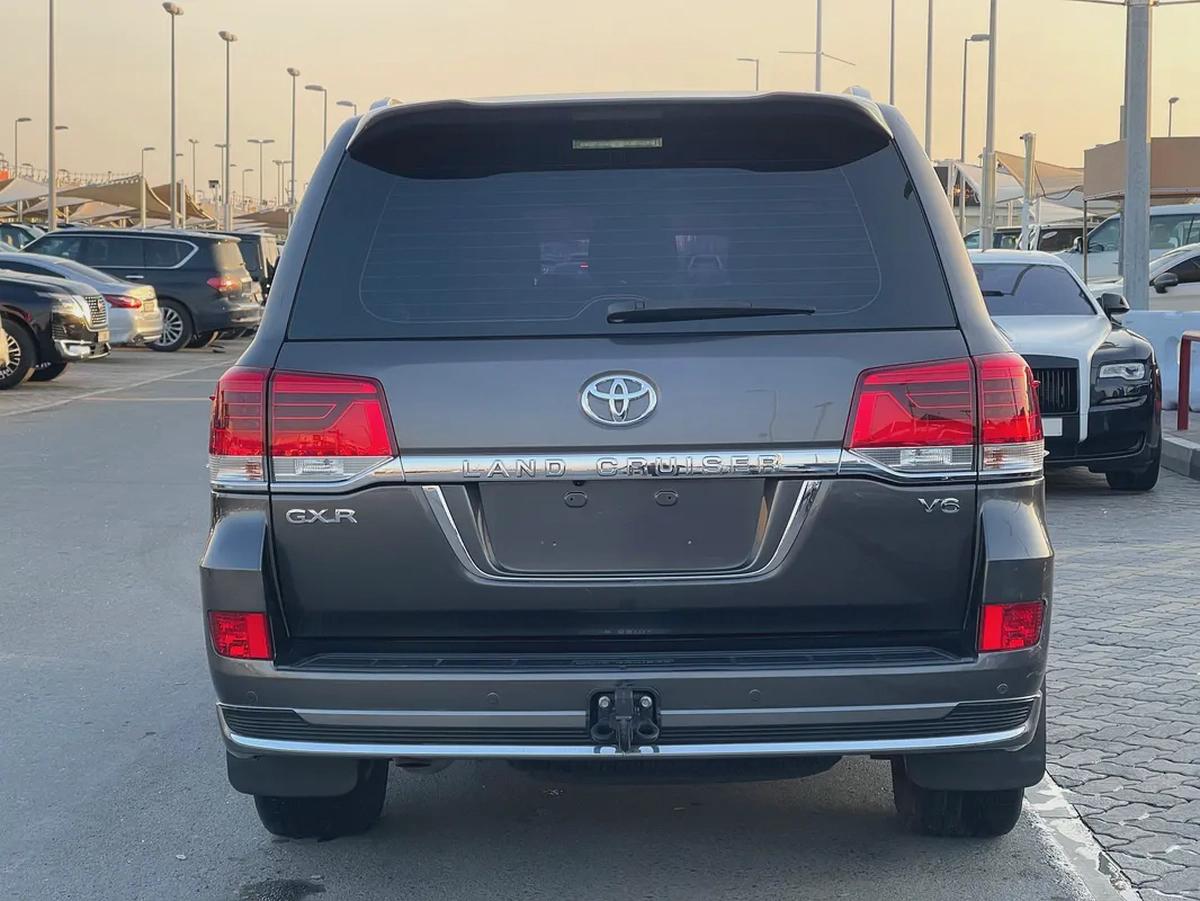 Toyota Land Cruiser GXR 2017 - GCC Specs - Perfect Condition-4-4