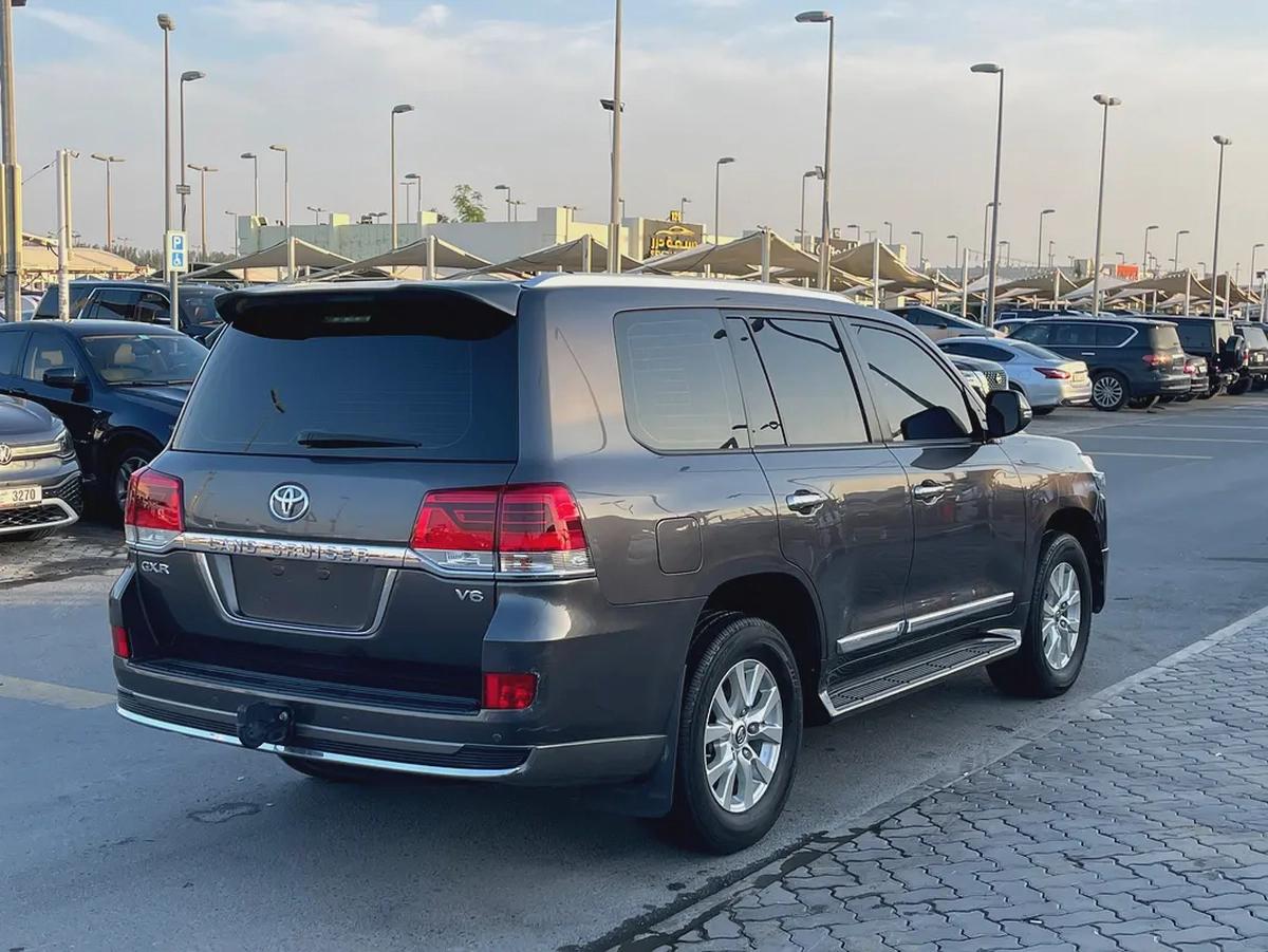 Toyota Land Cruiser GXR 2017 - GCC Specs - Perfect Condition-5-5