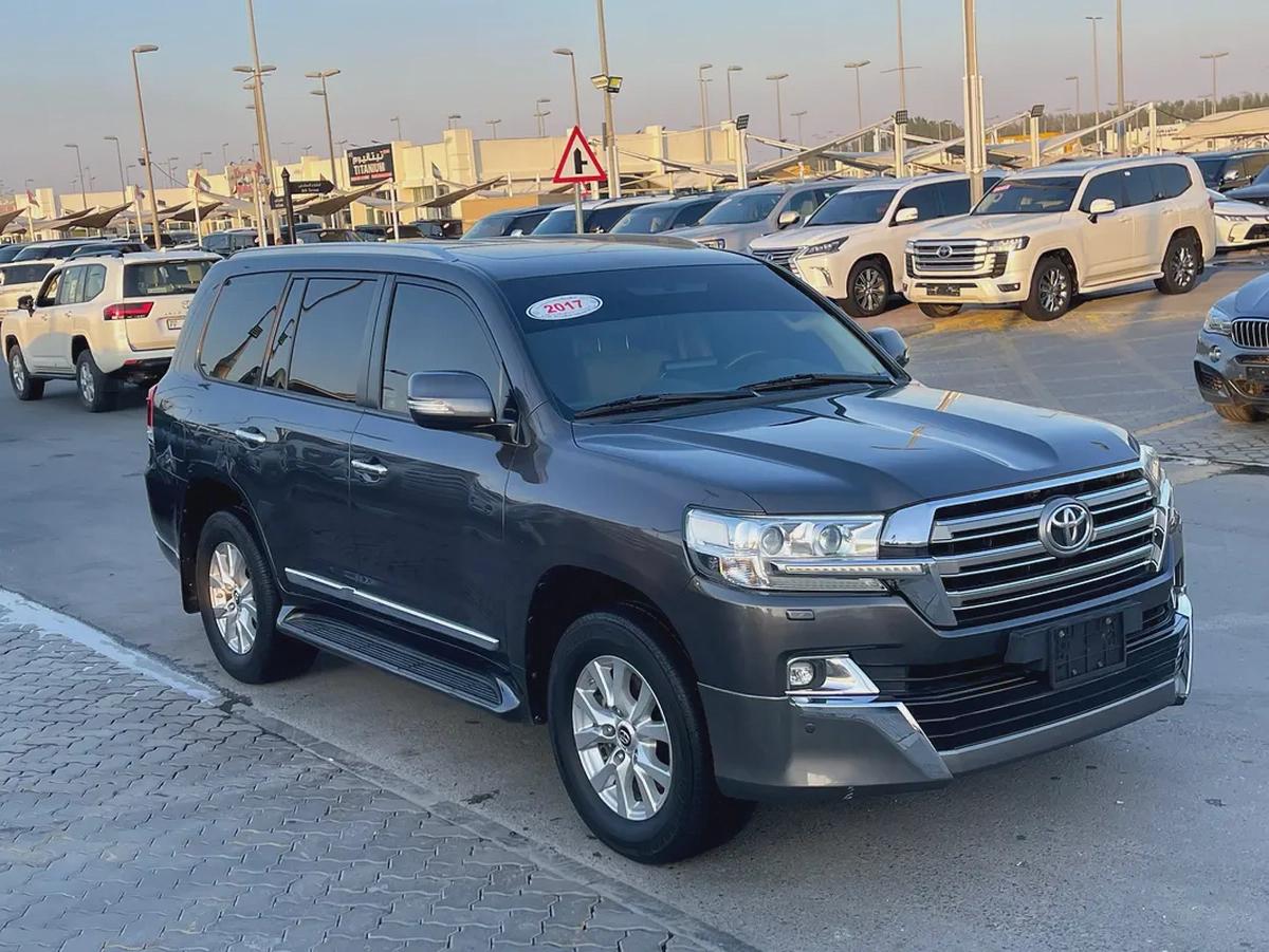 Toyota Land Cruiser GXR 2017 - GCC Specs - Perfect Condition-8-8