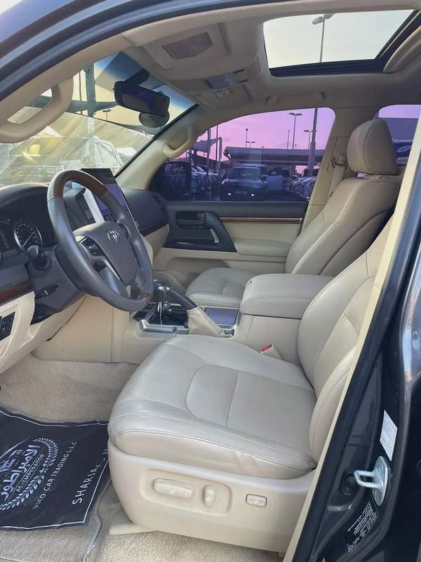 Toyota Land Cruiser GXR 2017 - GCC Specs - Perfect Condition