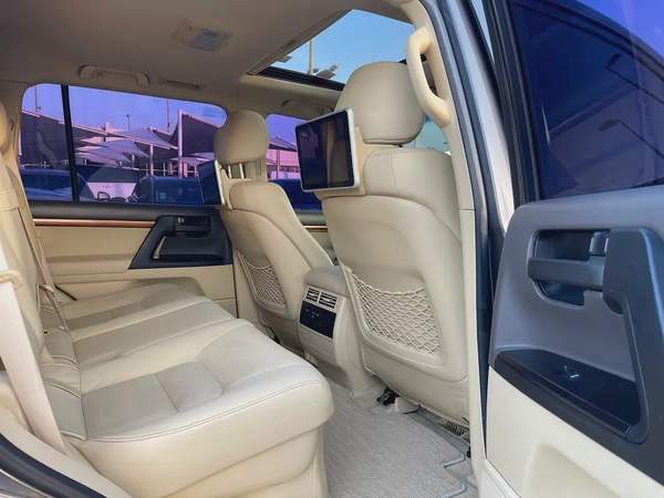 Toyota Land Cruiser GXR 2017 - GCC Specs - Perfect Condition