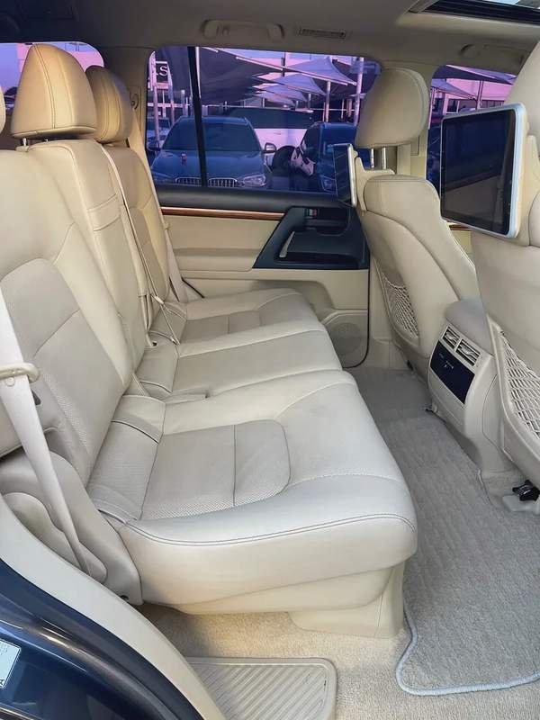 Toyota Land Cruiser GXR 2017 - GCC Specs - Perfect Condition