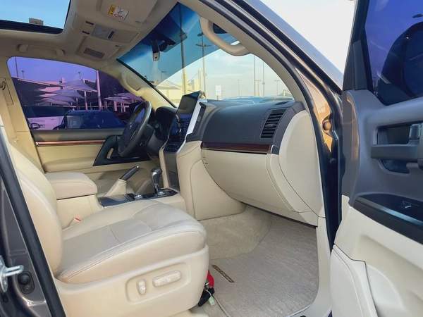 Toyota Land Cruiser GXR 2017 - GCC Specs - Perfect Condition