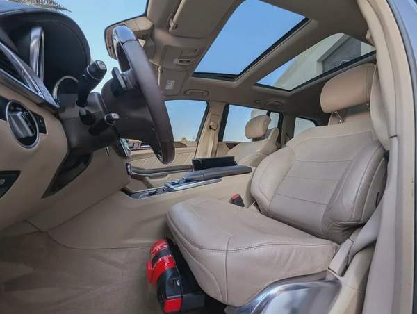 MERCEDES-BENZ GL500 2015 GCC FULL OPTION IN EXCELLENT CONDITION