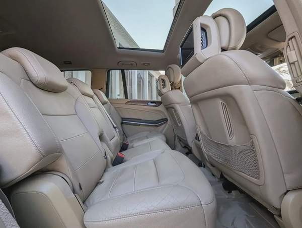 MERCEDES-BENZ GL500 2015 GCC FULL OPTION IN EXCELLENT CONDITION