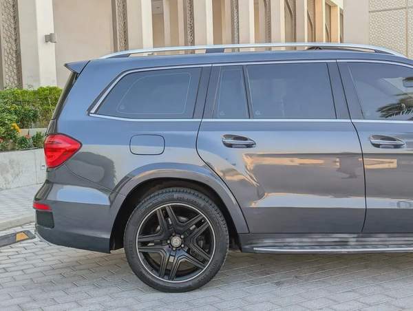 MERCEDES-BENZ GL500 2015 GCC FULL OPTION IN EXCELLENT CONDITION