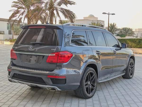 MERCEDES-BENZ GL500 2015 GCC FULL OPTION IN EXCELLENT CONDITION