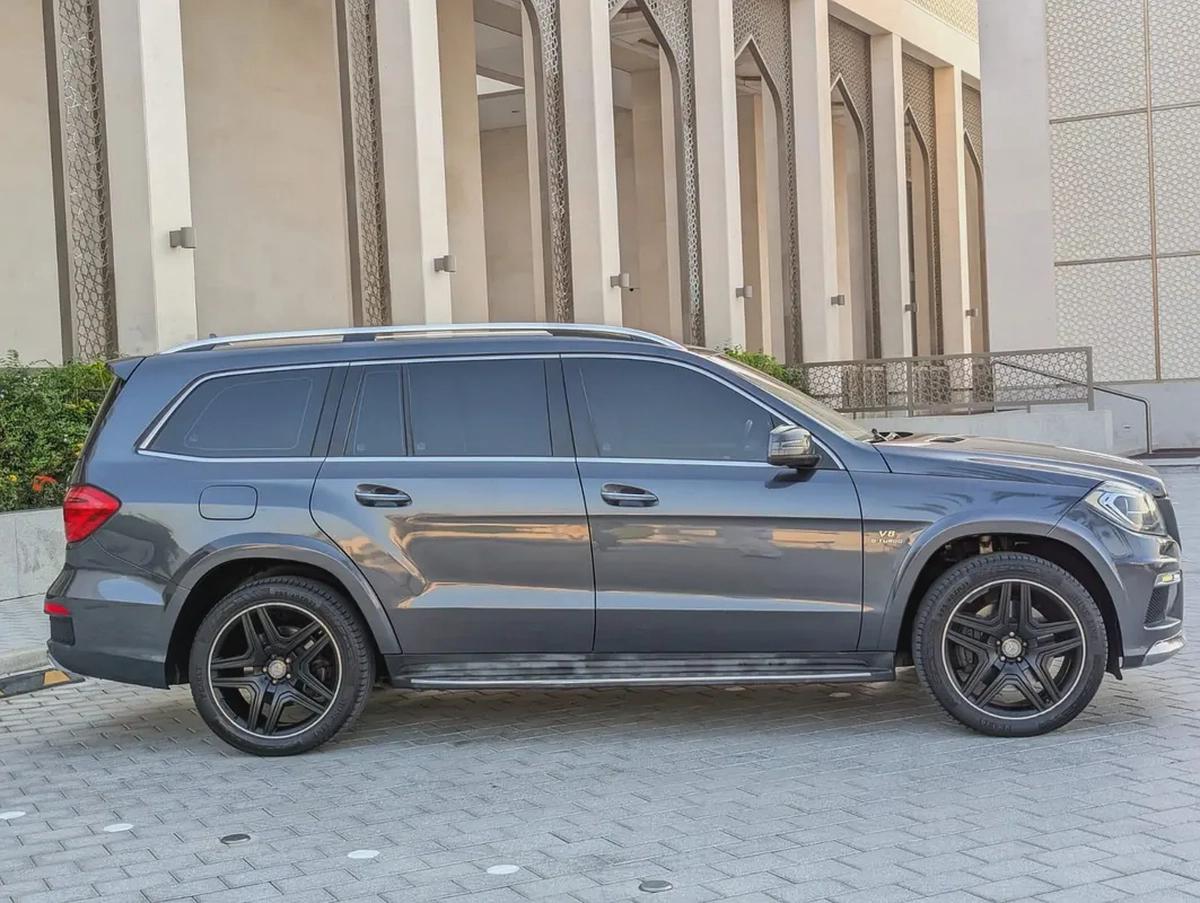 MERCEDES-BENZ GL500 2015 GCC FULL OPTION IN EXCELLENT CONDITION-15-15