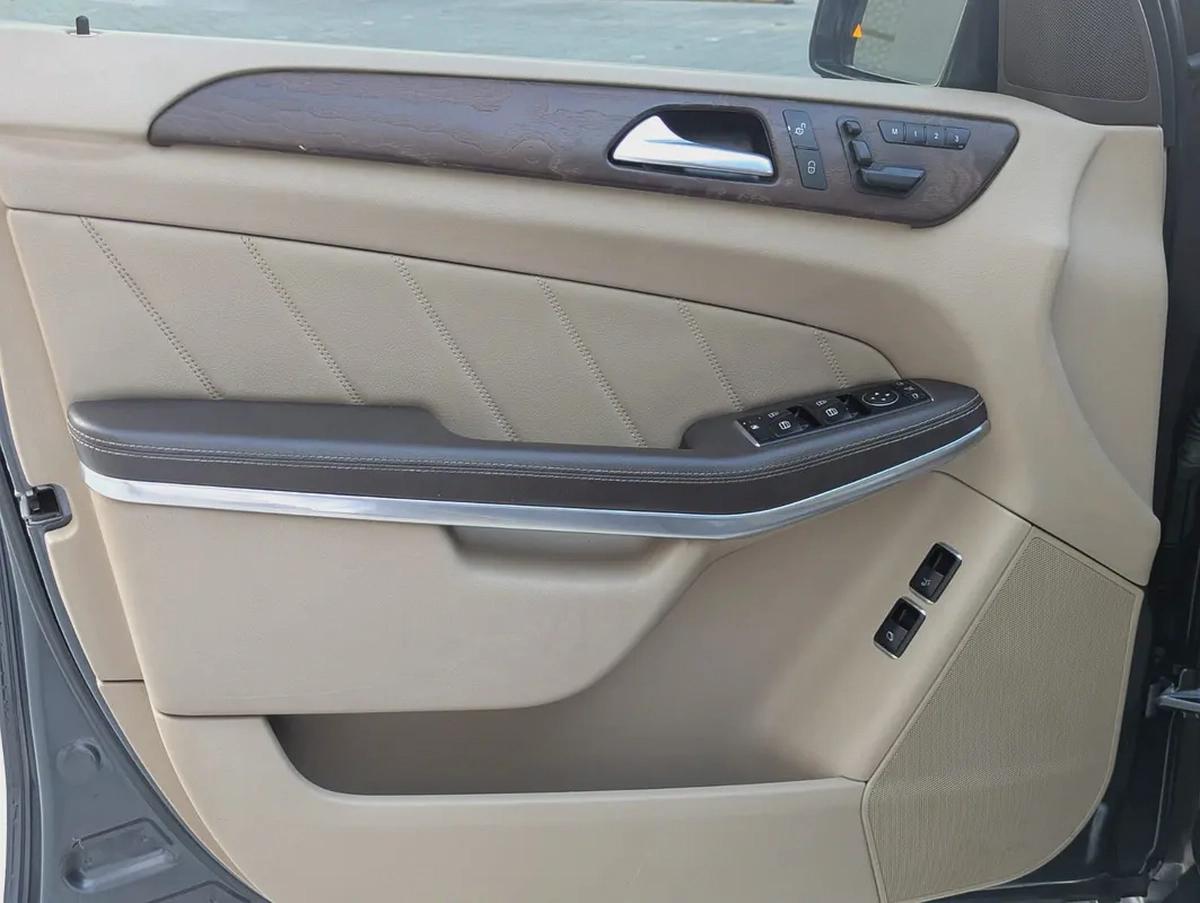 MERCEDES-BENZ GL500 2015 GCC FULL OPTION IN EXCELLENT CONDITION-19-19