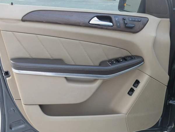 MERCEDES-BENZ GL500 2015 GCC FULL OPTION IN EXCELLENT CONDITION