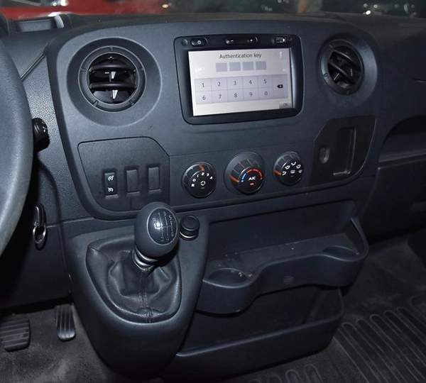 Renault Master ( 2020 Model ) in White Color GCC Specs