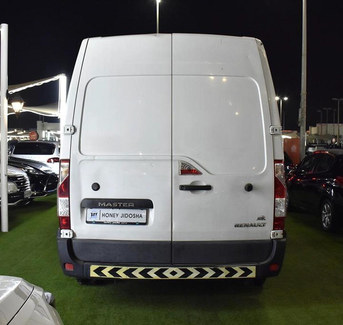 Renault Master ( 2020 Model ) in White Color GCC Specs-2-2