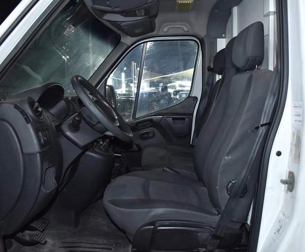Renault Master ( 2020 Model ) in White Color GCC Specs