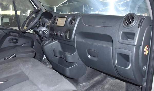 Renault Master ( 2020 Model ) in White Color GCC Specs