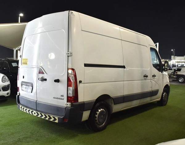 Renault Master ( 2020 Model ) in White Color GCC Specs